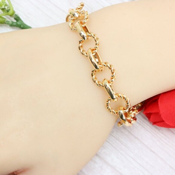 "Trendy Handmade Bracelet – A Thoughtful Gift for Girls & Women | UNVRC1593 - Picture 1 of 10